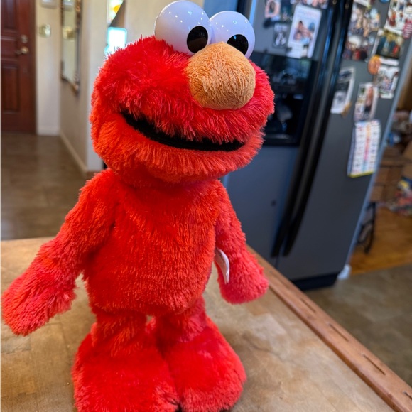 Sesame Street Talking and Dancing Elmo Red Plush Toy 2023 Elmo Slide Electronic - Picture 3 of 9